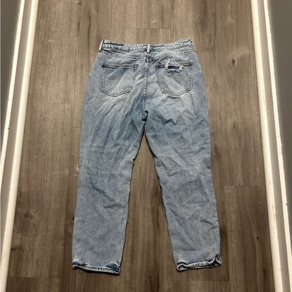 Pacsun Distressed Light Wash Mom Jeans - Picture 4 of 7